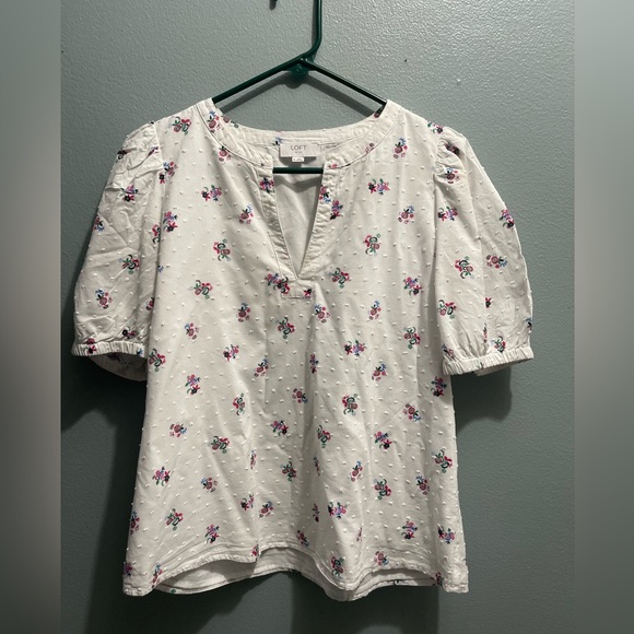 Loft Outlet, spring floral print, v-neck office top size Medium - Picture 1 of 16
